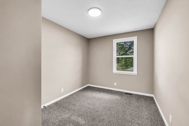 824 Garrettsburg Rd, Clarksville, TN 37042