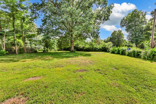 824 Garrettsburg Rd, Clarksville, TN 37042