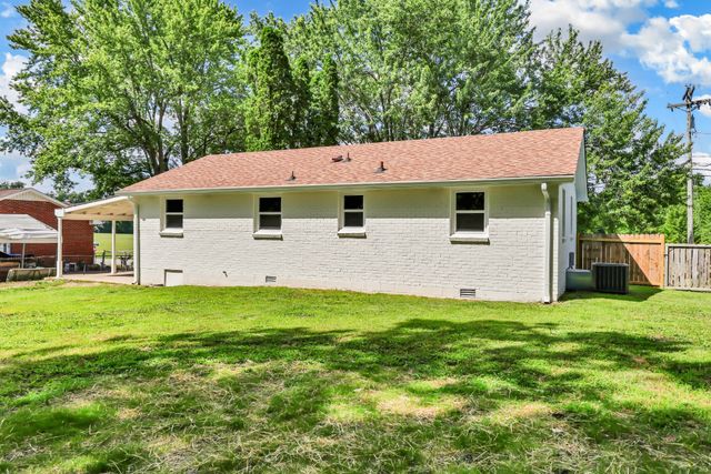 824 Garrettsburg Rd, Clarksville, TN 37042
