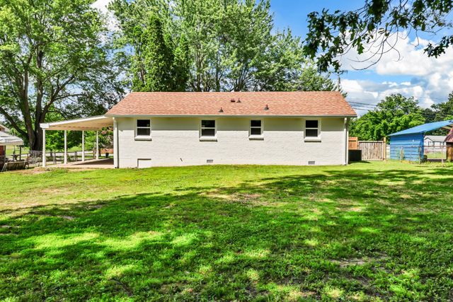 824 Garrettsburg Rd, Clarksville, TN 37042