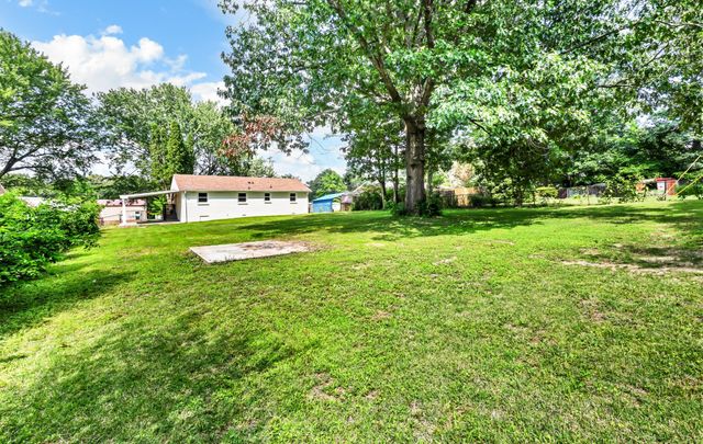 824 Garrettsburg Rd, Clarksville, TN 37042