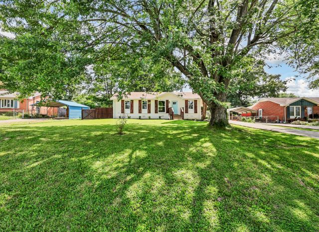 824 Garrettsburg Rd, Clarksville, TN 37042