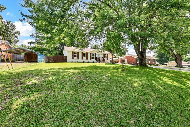 824 Garrettsburg Rd, Clarksville, TN 37042