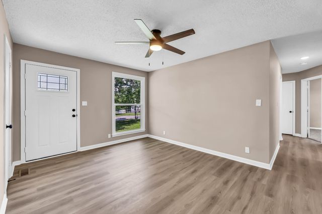 824 Garrettsburg Rd, Clarksville, TN 37042