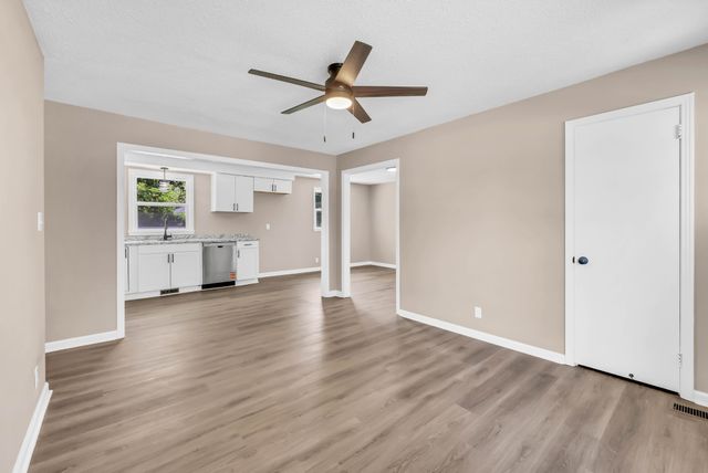 824 Garrettsburg Rd, Clarksville, TN 37042