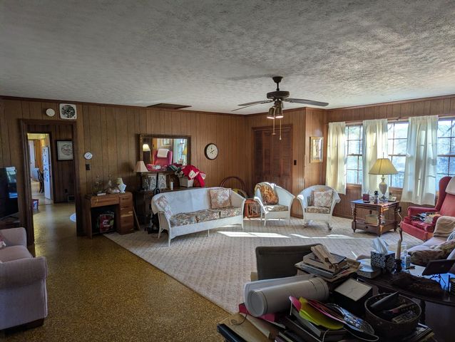 1115 Robin Ridge RD, Rocky Mount, VA 24151