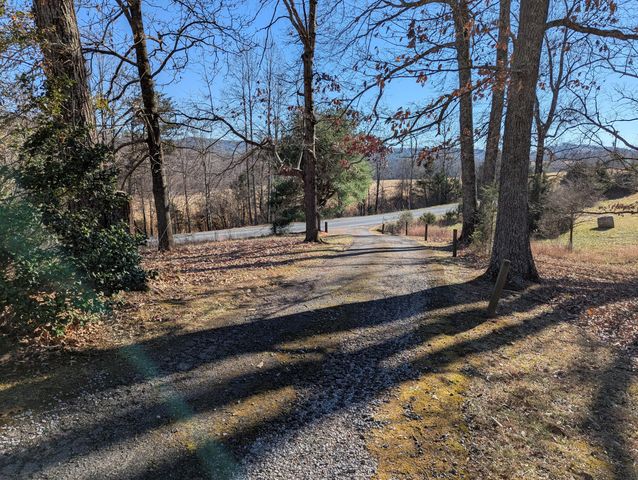 1115 Robin Ridge RD, Rocky Mount, VA 24151