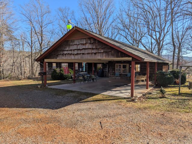 1115 Robin Ridge RD, Rocky Mount, VA 24151