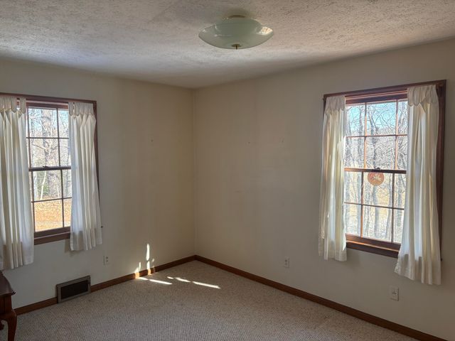 1115 Robin Ridge RD, Rocky Mount, VA 24151