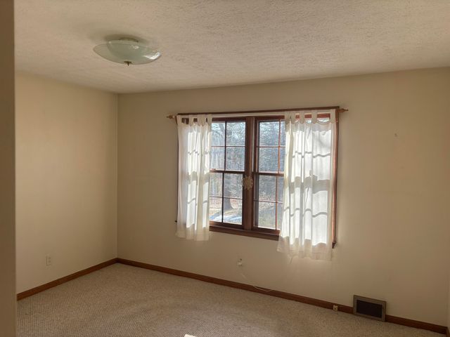 1115 Robin Ridge RD, Rocky Mount, VA 24151