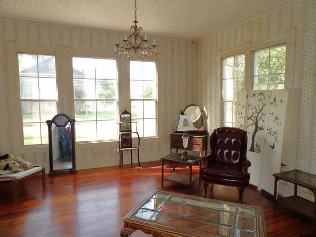 718 E Houston Avenue, Crockett, TX 75835