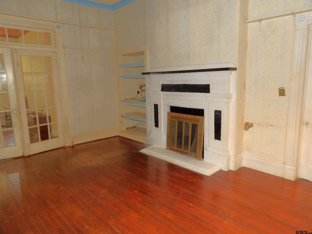 718 E Houston Avenue, Crockett, TX 75835