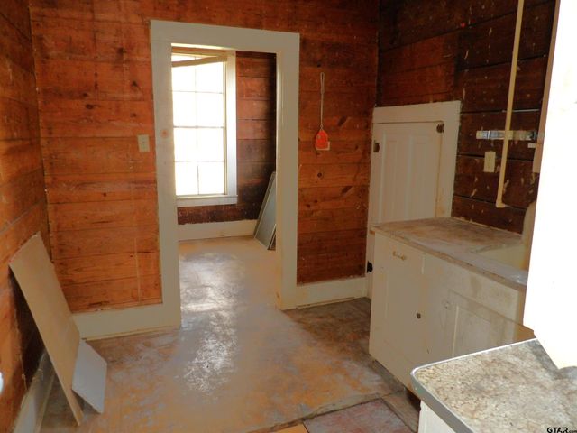 718 E Houston Avenue, Crockett, TX 75835