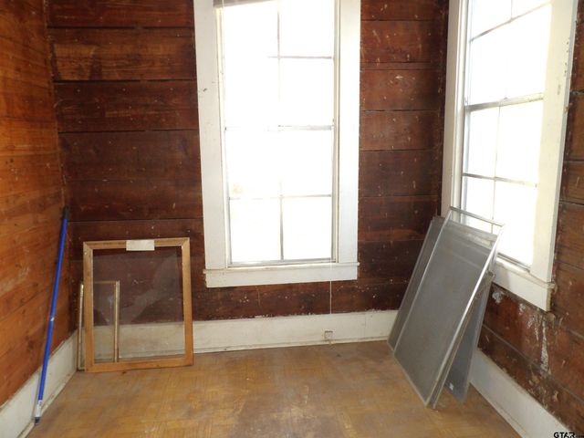 718 E Houston Avenue, Crockett, TX 75835