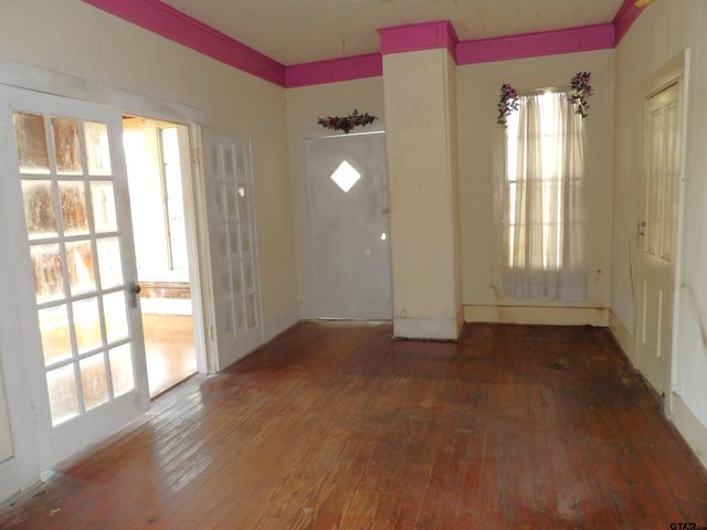 718 E Houston Avenue, Crockett, TX 75835