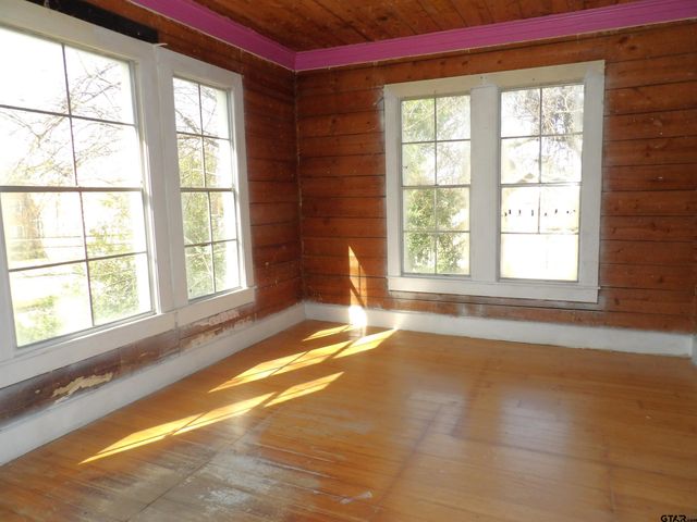 718 E Houston Avenue, Crockett, TX 75835