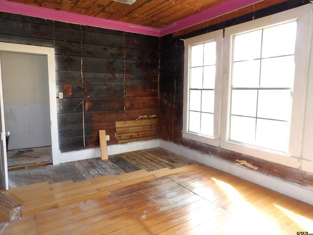 718 E Houston Avenue, Crockett, TX 75835