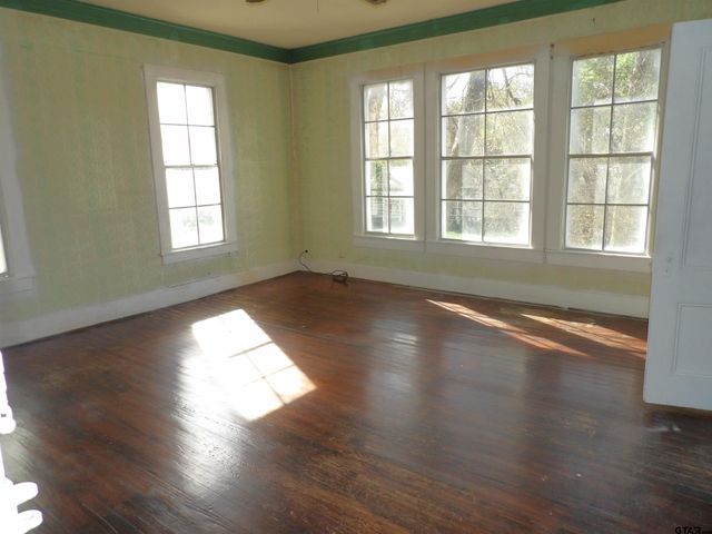 718 E Houston Avenue, Crockett, TX 75835