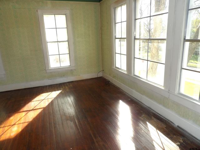 718 E Houston Avenue, Crockett, TX 75835