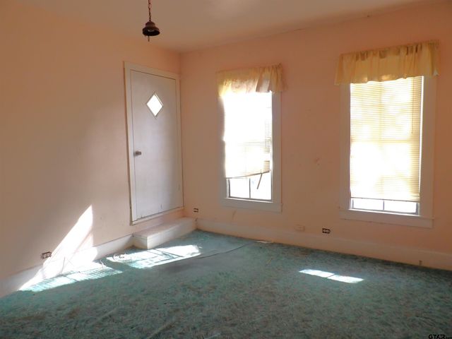 718 E Houston Avenue, Crockett, TX 75835