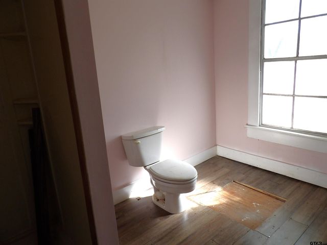 718 E Houston Avenue, Crockett, TX 75835