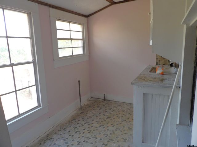 718 E Houston Avenue, Crockett, TX 75835