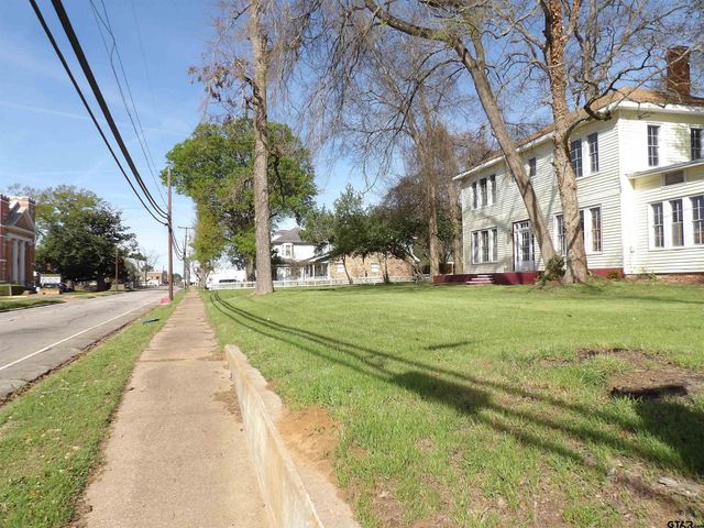 718 E Houston Avenue, Crockett, TX 75835
