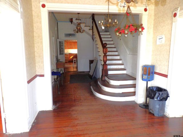 718 E Houston Avenue, Crockett, TX 75835