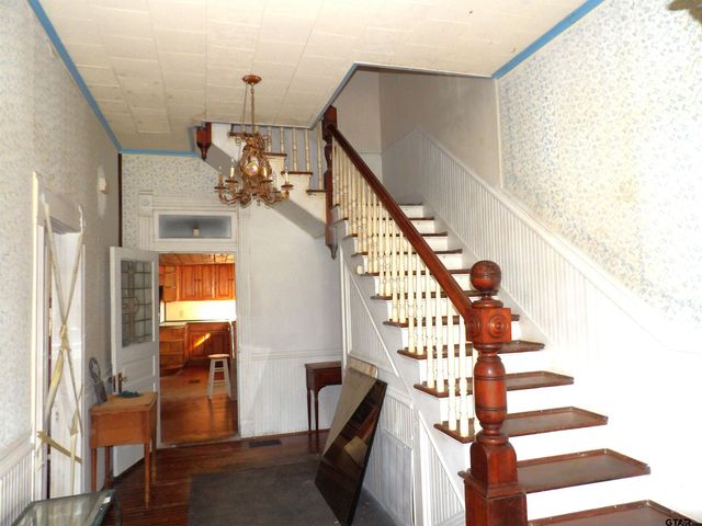 718 E Houston Avenue, Crockett, TX 75835