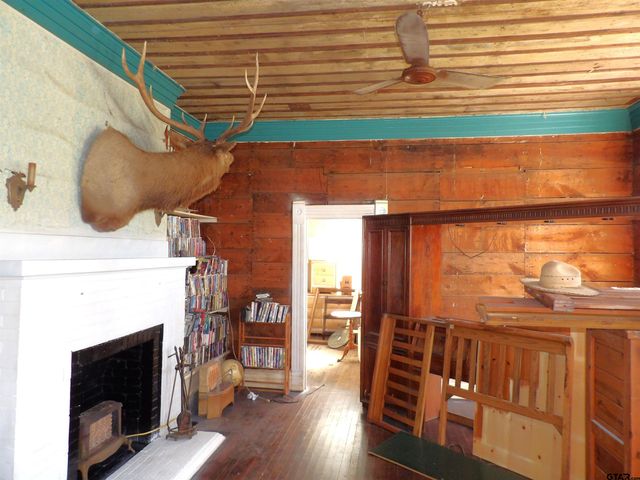 718 E Houston Avenue, Crockett, TX 75835