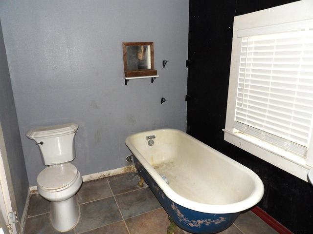 718 E Houston Avenue, Crockett, TX 75835