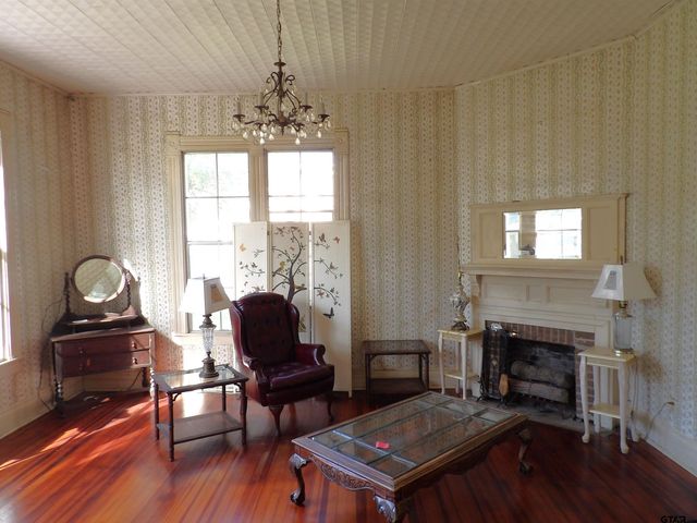 718 E Houston Avenue, Crockett, TX 75835