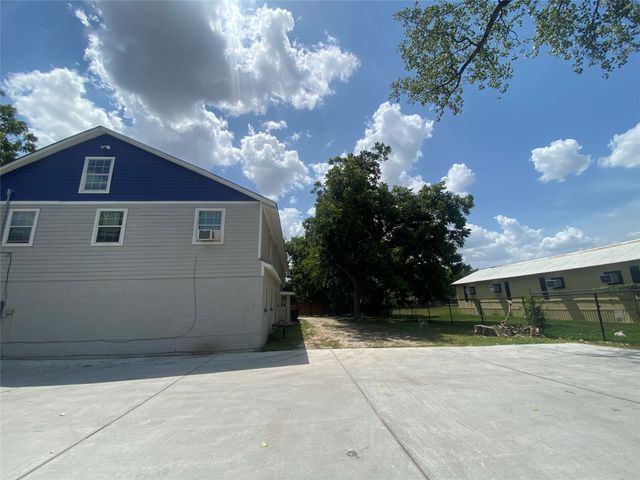 5301 Collingsworth Street 9, Houston, TX 77026