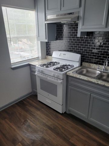 5301 Collingsworth Street 9, Houston, TX 77026