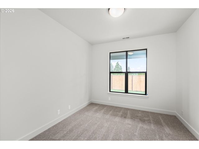 114 CHURCHVIEW Dr, Eugene, OR 97408