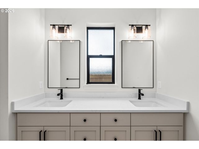 114 CHURCHVIEW Dr, Eugene, OR 97408