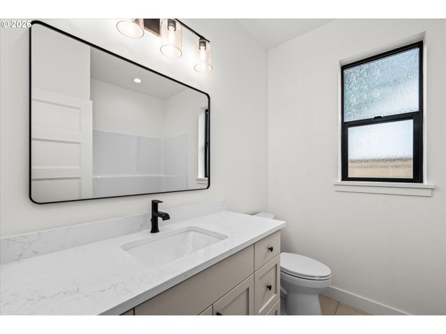 114 CHURCHVIEW Dr, Eugene, OR 97408