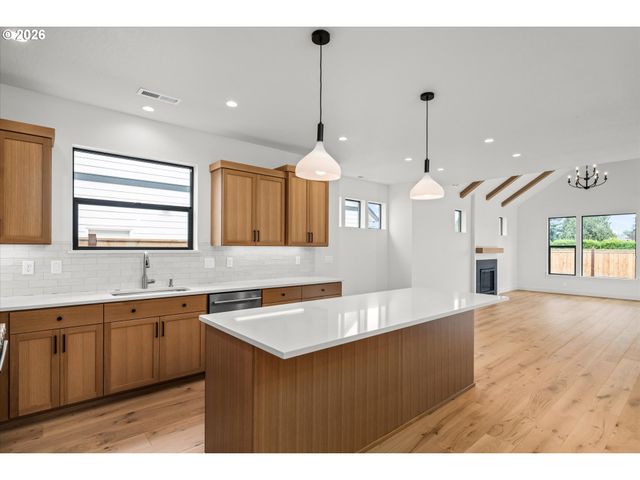 114 CHURCHVIEW Dr, Eugene, OR 97408