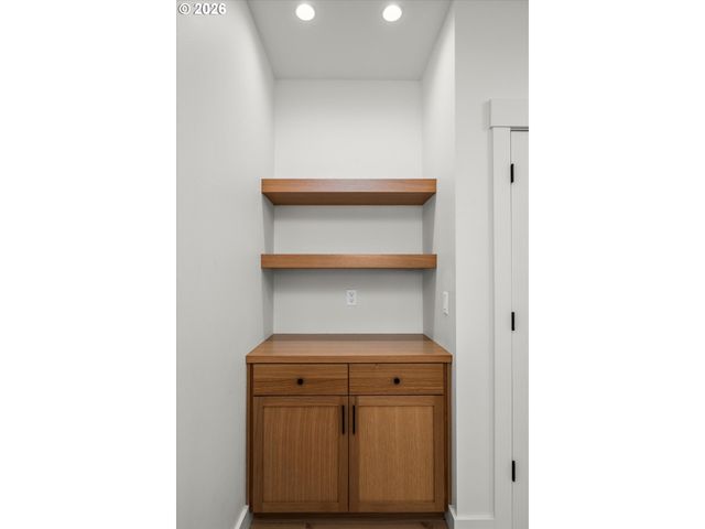 114 CHURCHVIEW Dr, Eugene, OR 97408
