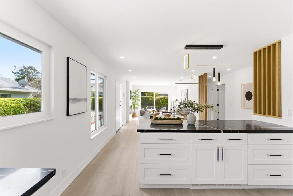 Image 4 of property listing at 2891 Cottonwood Drive, San Bruno, CA 94066