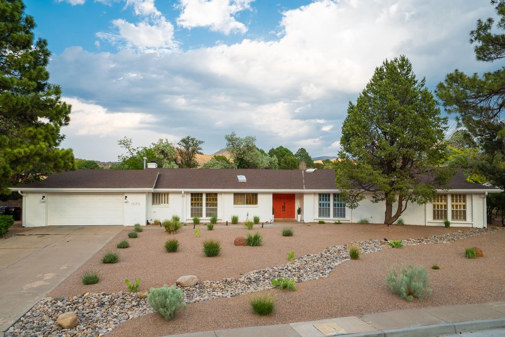 1620 Sagebrush Trail SE, Albuquerque, NM 87123