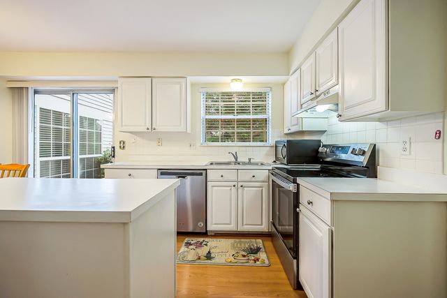 3081 Turnberry Lane, Ann Arbor, MI 48108