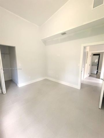 313 NE 169th St, North Miami Beach, FL 33162