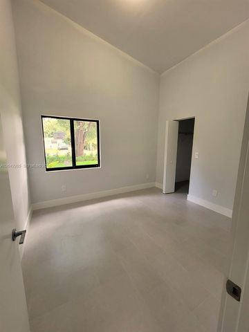 313 NE 169th St, North Miami Beach, FL 33162