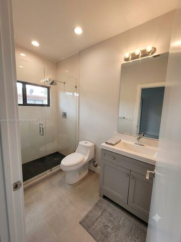313 NE 169th St, North Miami Beach, FL 33162