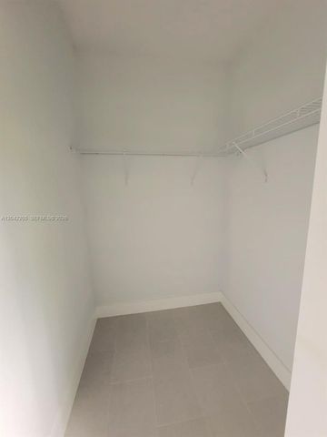313 NE 169th St, North Miami Beach, FL 33162