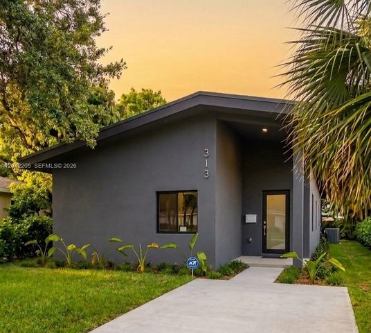 313 NE 169th St, North Miami Beach, FL 33162