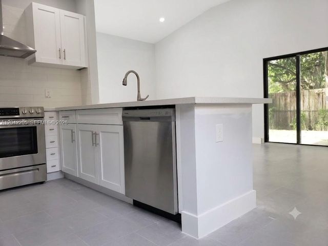 313 NE 169th St, North Miami Beach, FL 33162