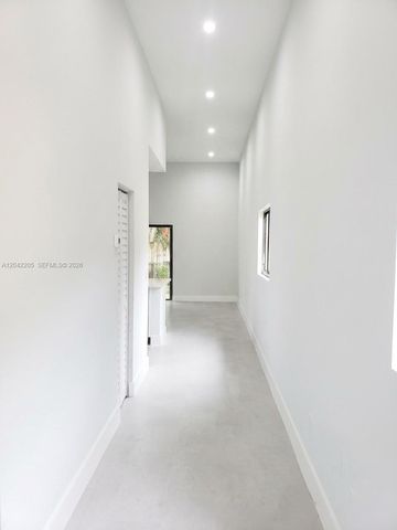 313 NE 169th St, North Miami Beach, FL 33162