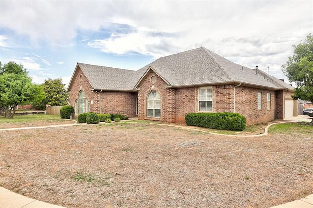 1801 Churchill Road, Yukon, OK 73099